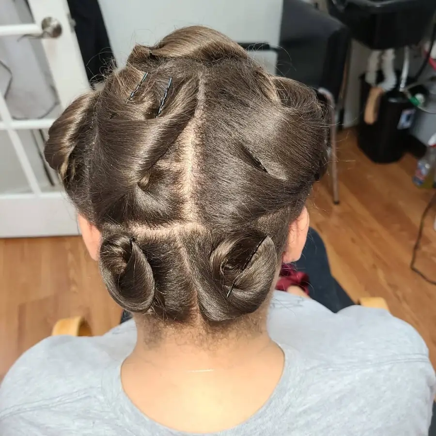 21 Stylish Hairstyles for Job Interviews: Sharp and Modern Looks to Stand Out 16 Pin Curl Set Prep for Polished Finish